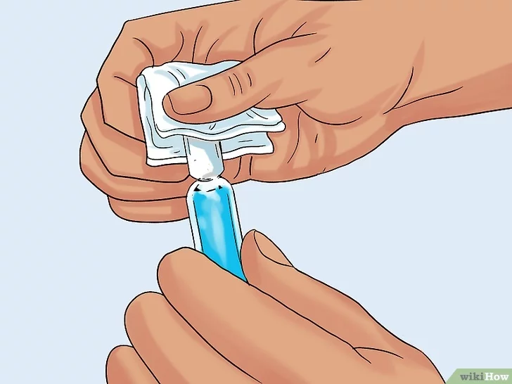 Segurando ampola com algodão